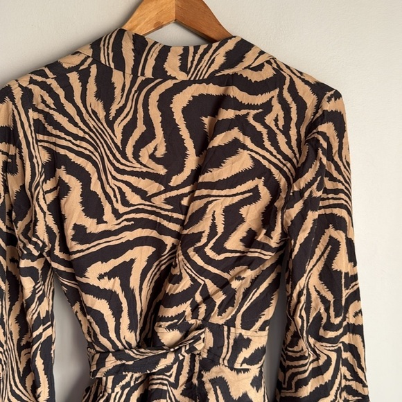 GANNI Tiger-Print Wrap Blouse Small - Picture 8 of 12